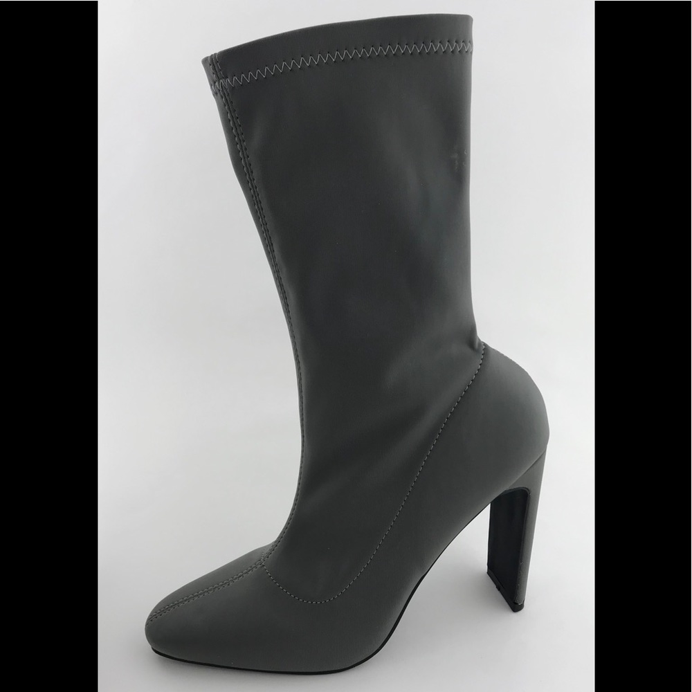 BooHoo stretch pointed sock boot Sz 5 gray